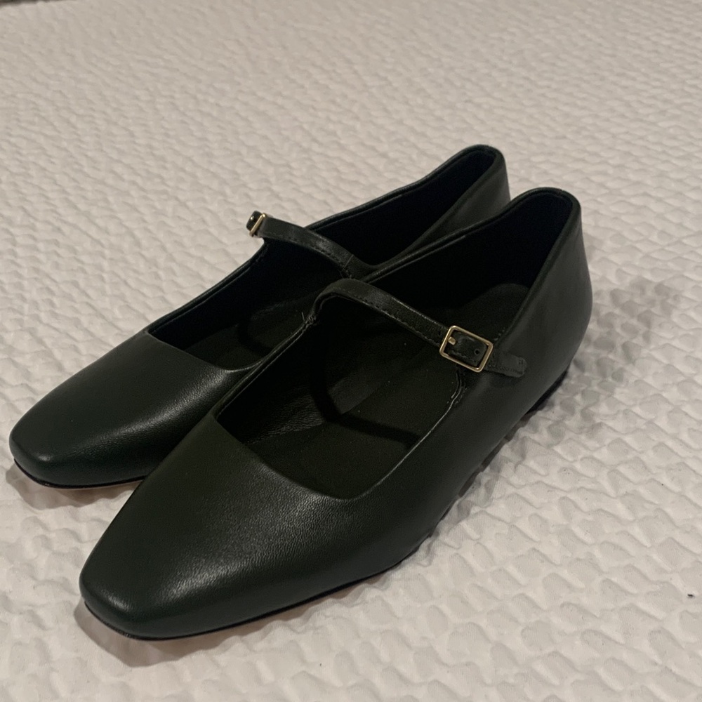 NWT! Vince Brody Mary Jane Flat
